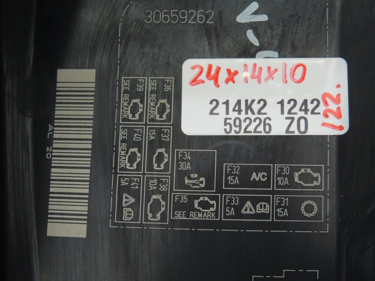 Volvo V60 S60 XC60 Dzinēja nodalījuma drošinātāju kārbas vāks 31310151