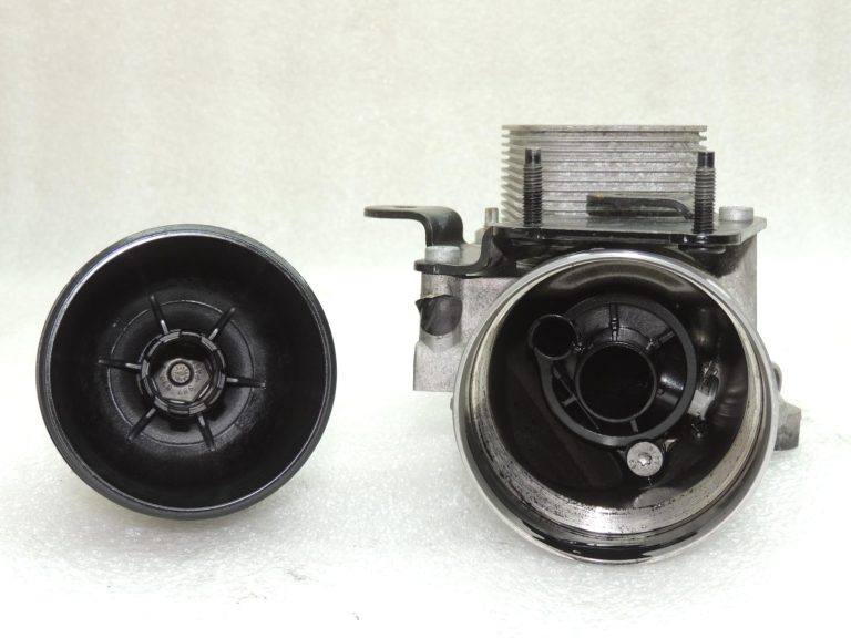 Volvo V40 V60 V60 S60 D2 Eļļas filtra korpuss Eļļas filtra ligzda D4162T 31392096 OEM