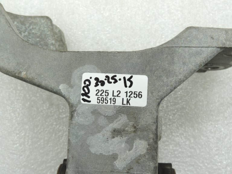 Oriģināls Mitsubishi Grandis 2.4i benzīns 4G69 manuālās pārnesumkārbas kronšteins MN103107