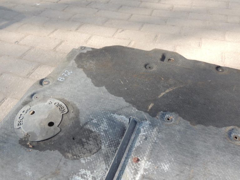 Oriģinālā BMW 5. sērijas F10 F11 apakšējā paneļa centrs 51757261763 7261763