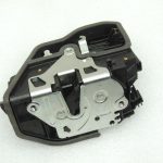 Oriģinālā BMW F30LCI F31LCI F35LCI F80LCI Aizmugurējo kreiso durvju slēdzene 7229459