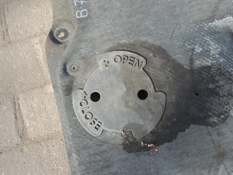 Oriģinālā BMW 5. sērijas F10 F11 apakšējā paneļa centrs 51757261763 7261763