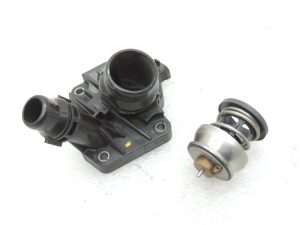 Oriģinālā BMW F20 F21 F22 F22 F30 F31 F34 dīzeļdegvielas B47 termostata korpuss 11518577895