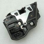 Oriģinālā BMW F30LCI F31LCI F35LCI F80LCI Aizmugurējo kreiso durvju slēdzene 7229459