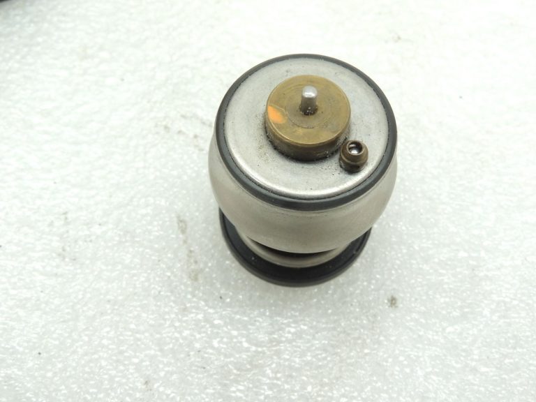 Oriģinālā BMW F20 F21 F22 F22 F30 F31 F34 dīzeļdegvielas B47 termostata korpuss 11518577895