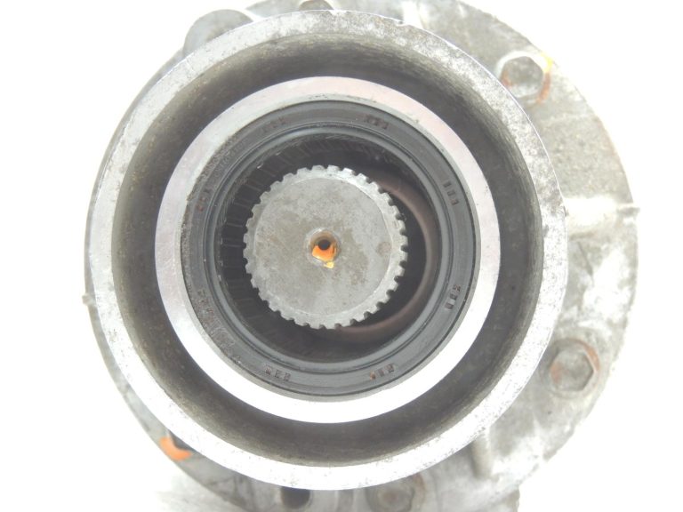 Suzuki Grand Vitara II JB627 2WD pārnesumkārbas pagarinājums 29511-66J50 29141-66J50