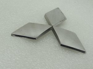 Mitsubishi Pajero V7 radiatora režģa emblēmas logo MN117248