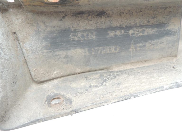 Mitsubishi Pajero V7 V6 Aizmugurējā dubļu atloka aizmugurējā kreisā labā MN117280 MN117279