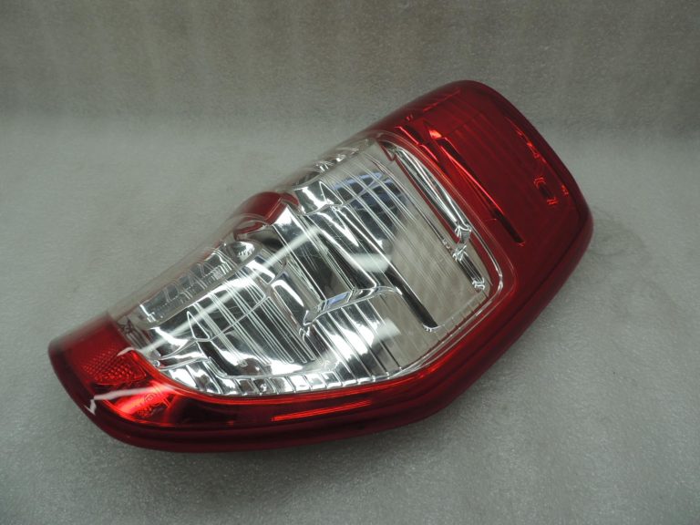 Ford Ranger P375 TKE aizmugurējais lukturis pa labi EB3B-13404-LA DEPO