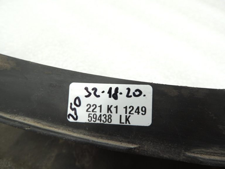 Mitsubishi Pajero V7 V6 Aizmugurējā dubļu atloka aizmugurējā kreisā labā MN117280 MN117279