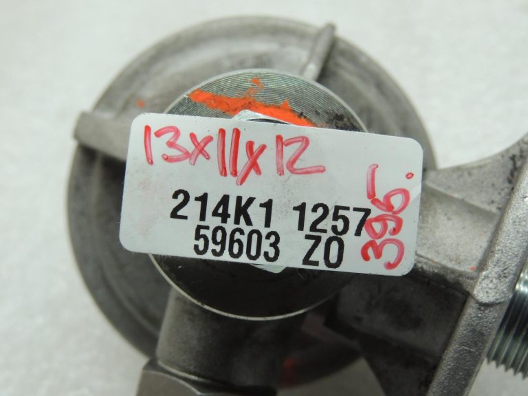 OEM DACIA Duster I (H79) 4×4 eļļas filtra korpusa kronšteina turētājs 8201056869
