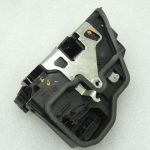 Oriģinālā BMW F30LCI F31LCI F35LCI F80LCI durvju slēdzene priekšējā kreisā 7229461