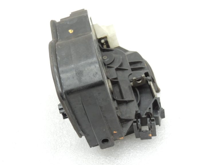 Oriģinālā BMW F30LCI F31LCI F35LCI F80LCI durvju slēdzene priekšējā kreisā 7229461