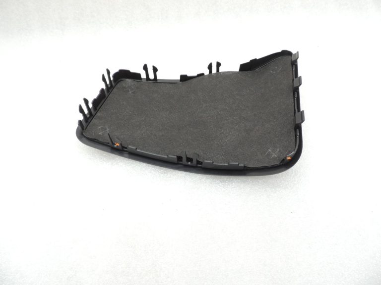 Oriģinālais BMW 5. sērijas F10 aizmugurējā labās daļas plaukta skaļruņa pārsegs melns 51469127920