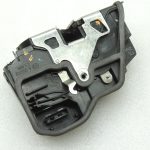 Oriģinālā BMW F30LCI F31LCI F35LCI F80LCI durvju slēdzene priekšējā kreisā 7229461