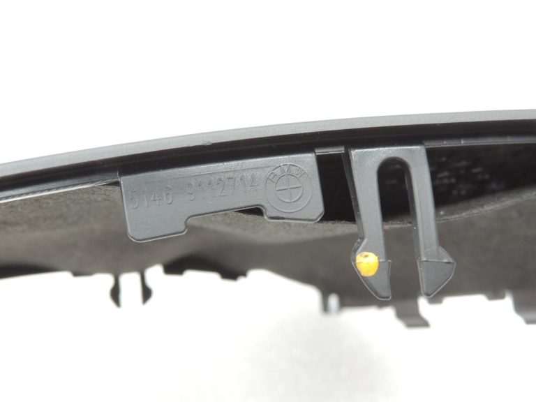 Oriģinālais BMW 5. sērijas F10 aizmugurējā labās daļas plaukta skaļruņa pārsegs melns 51469127920