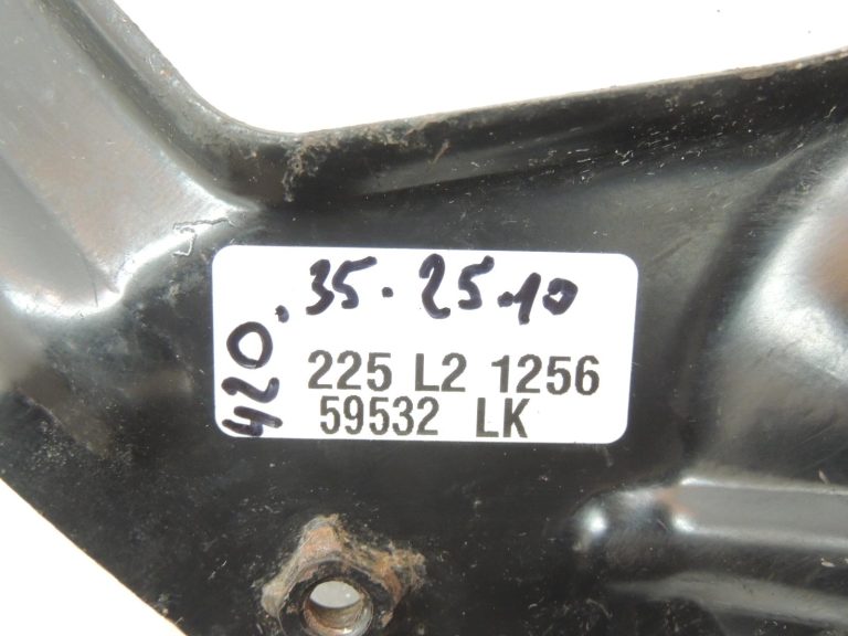 Mitsubishi Pajero V6 V7 V8 V8 V9 Gaisa filtra kastes kronšteins MR404742