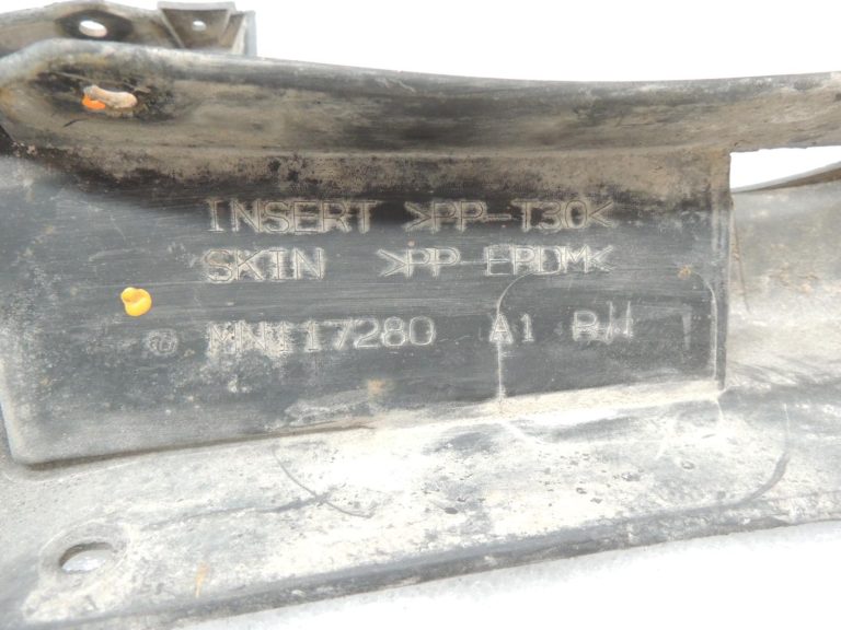 Mitsubishi Pajero V7 V6 Aizmugurējā dubļu atloka aizmugurējā kreisā labā MN117280 MN117279