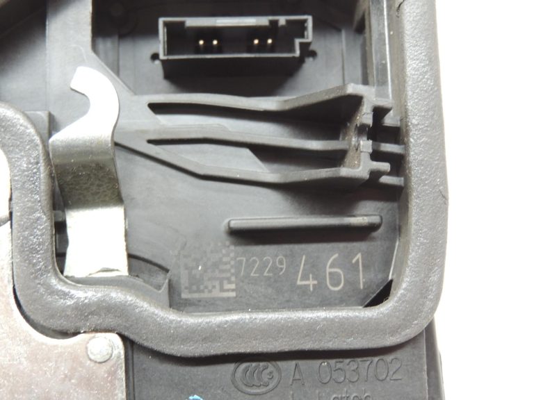 Oriģinālā BMW F30LCI F31LCI F35LCI F80LCI durvju slēdzene priekšējā kreisā 7229461