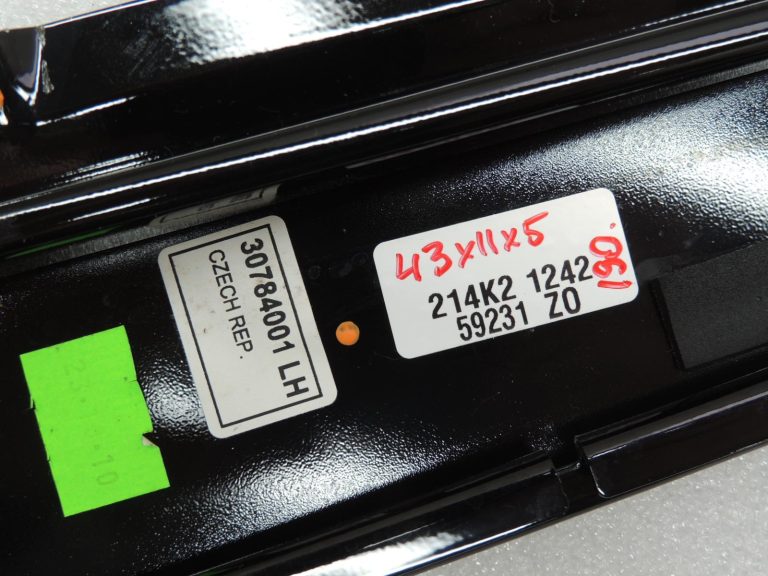 Volvo V60 I B-statnes durvju apdare pa kreisi 30784001