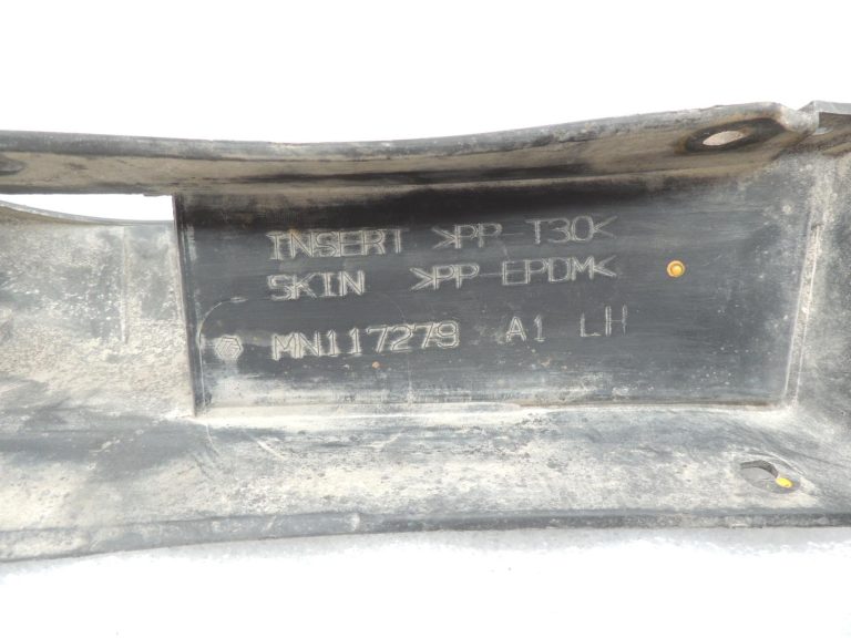 Mitsubishi Pajero V7 V6 Aizmugurējā dubļu atloka aizmugurējā kreisā labā MN117280 MN117279