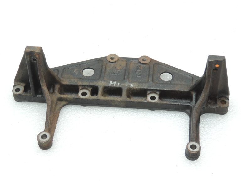Mitsubishi Pajero V7 V6 3.2 DI-D EGR radiatora kronšteins ME203716