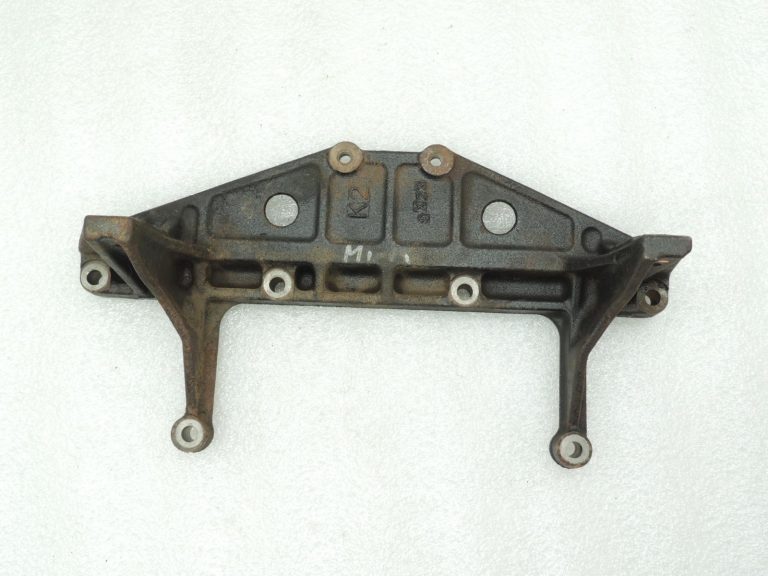 Mitsubishi Pajero V7 V6 3.2 DI-D EGR radiatora kronšteins ME203716