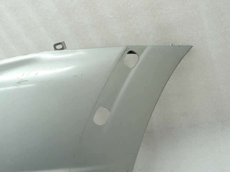 Mitsubishi Pajero V68W V64W V65W Aizmugurējā bampera stūris MR437305