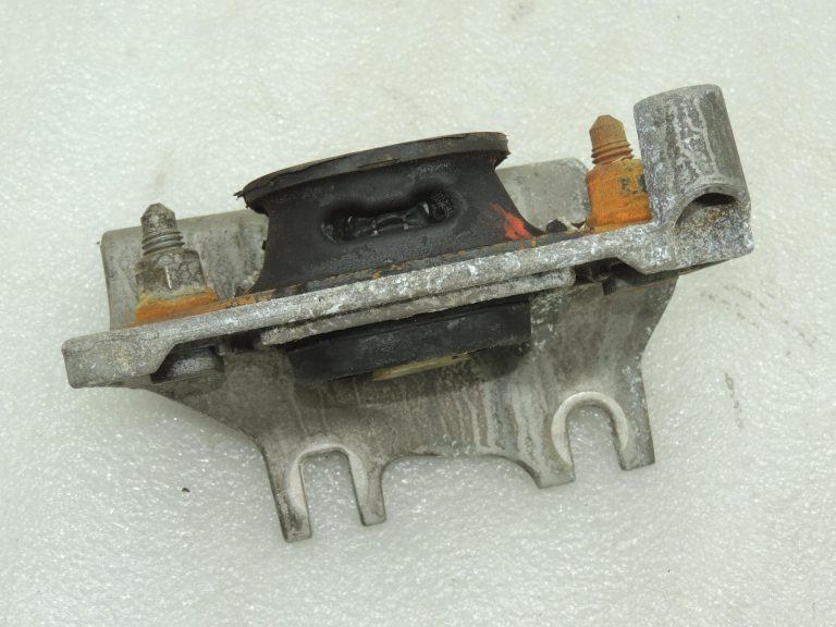 Renault Dacia Clio IV Duster Pārnesumkārbas stiprinājuma kronšteins kreisais 112220570R OEM 112220570R