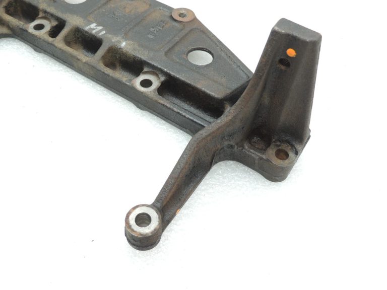 Mitsubishi Pajero V7 V6 3.2 DI-D EGR radiatora kronšteins ME203716