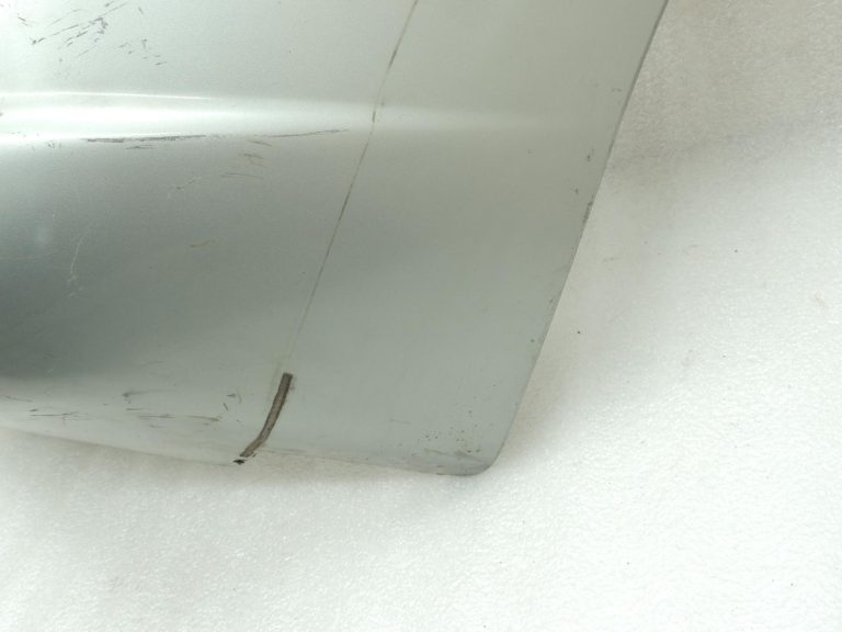 Mitsubishi Pajero V68W V64W V65W Aizmugurējā bampera stūris MR437305