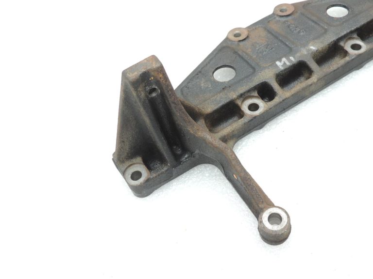 Mitsubishi Pajero V7 V6 3.2 DI-D EGR radiatora kronšteins ME203716