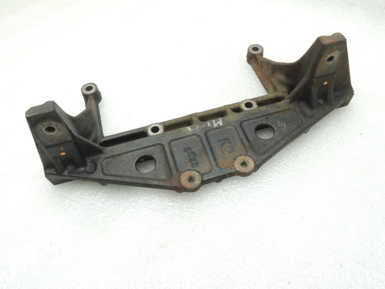 Mitsubishi Pajero V7 V6 3.2 DI-D EGR radiatora kronšteins ME203716
