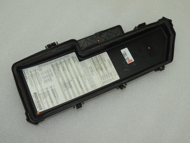 Volvo V70 II drošinātāju kārbas vāks 9494211