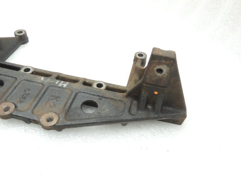 Mitsubishi Pajero V7 V6 3.2 DI-D EGR radiatora kronšteins ME203716