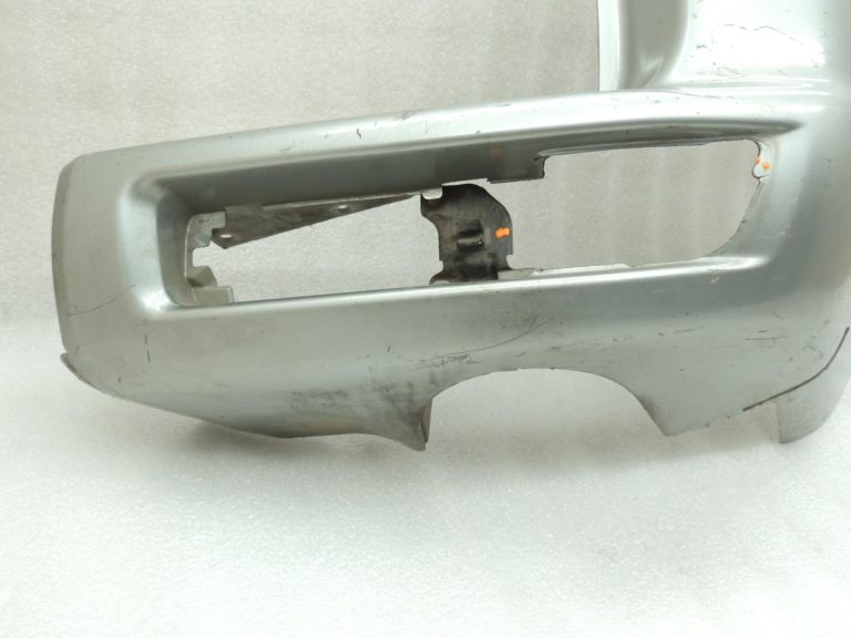 Mitsubishi Pajero V68W V64W V65W Aizmugurējā bampera stūris MR437305