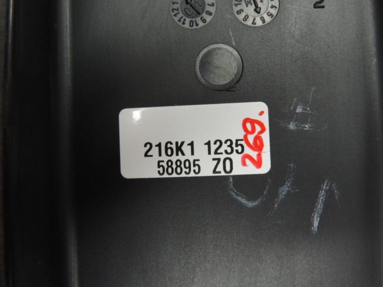 Volvo V70 II drošinātāju kārbas vāks 9494211
