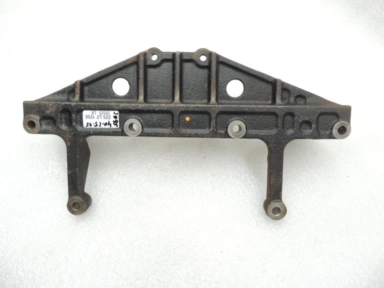 Mitsubishi Pajero V7 V6 3.2 DI-D EGR radiatora kronšteins ME203716