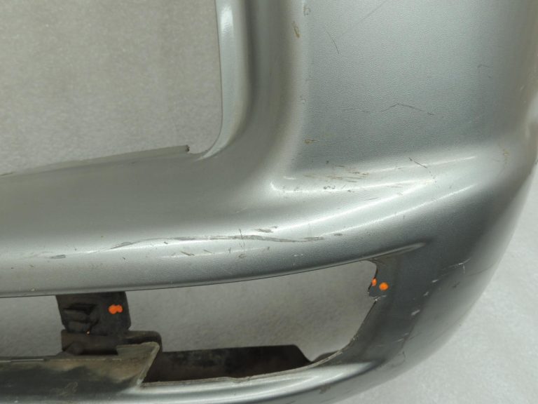 Mitsubishi Pajero V68W V64W V65W Aizmugurējā bampera stūris MR437305