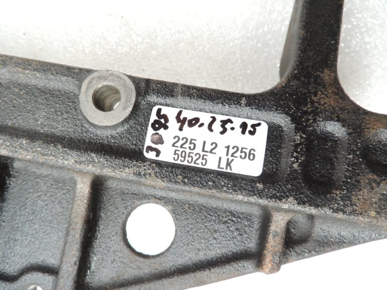 Mitsubishi Pajero V7 V6 3.2 DI-D EGR radiatora kronšteins ME203716