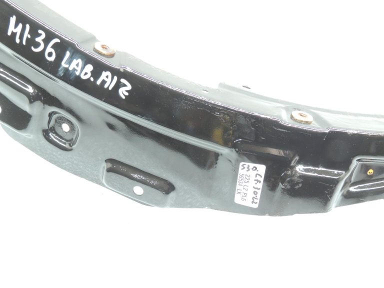 Mitsubishi Pajero V7 aizmugurējā bampera pastiprinātājs, labais MR437372