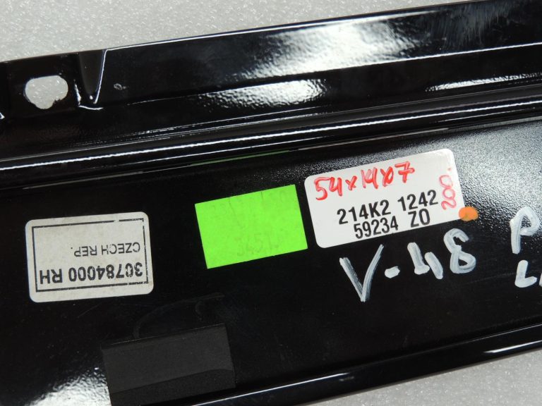 Volvo V60 I B-statnes durvju apdare pa labi 30784000