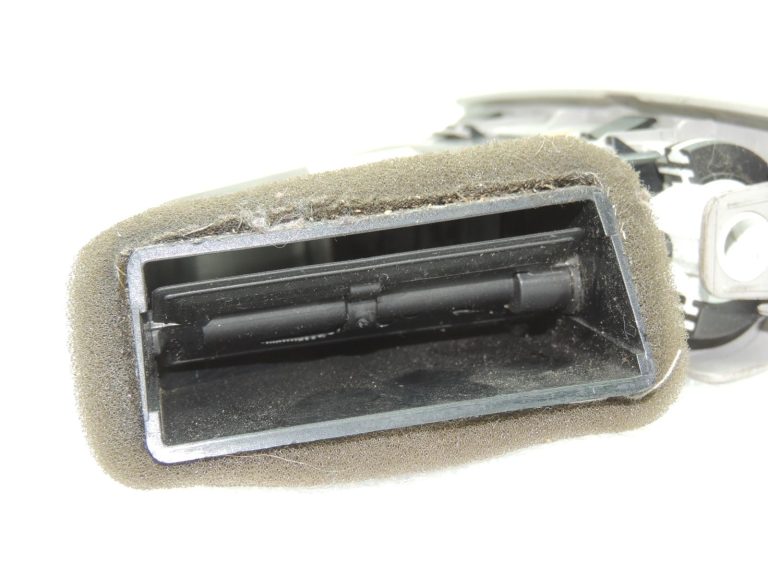 Volvo V60 I 2.0D Ventilācijas režģis B-pilona kreisajā pusē 39802475