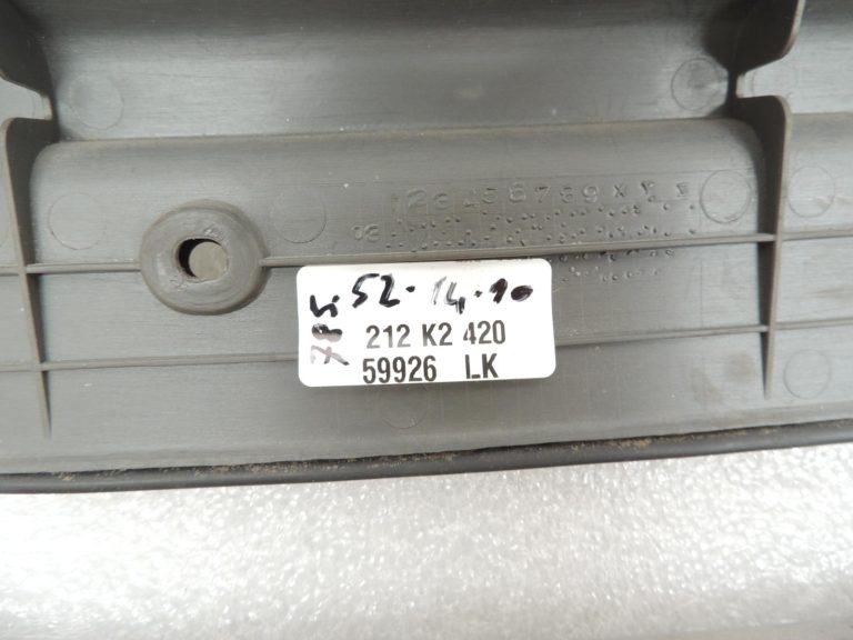 Mitsubishi L200 K7 Aizmugurējo durvju sliekšņu apdare kreisajā un labajā pusē ar METAL vāciņu