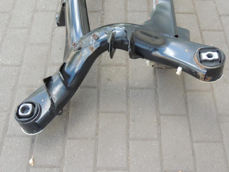 Oriģinālā BMW F30 F31 F33 F33 F36 aizmugurējā tilta sijas aizmugurējā tilta sijas 33316792507