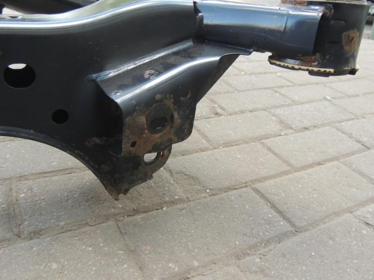 Oriģinālā BMW F30 F31 F33 F33 F36 aizmugurējā tilta sijas aizmugurējā tilta sijas 33316792507