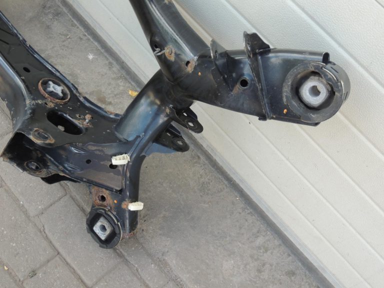 Oriģinālā BMW F30 F31 F33 F33 F36 aizmugurējā tilta sijas aizmugurējā tilta sijas 33316792507