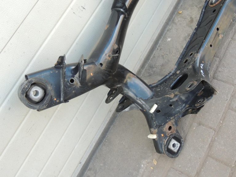 Oriģinālā BMW F30 F31 F33 F33 F36 aizmugurējā tilta sijas aizmugurējā tilta sijas 33316792507