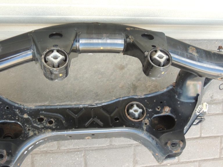 Oriģinālā BMW F30 F31 F33 F33 F36 aizmugurējā tilta sijas aizmugurējā tilta sijas 33316792507