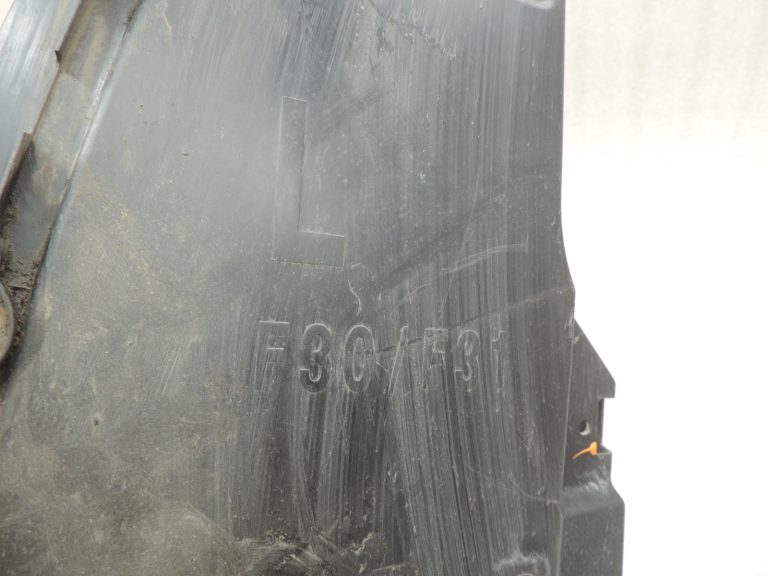 OE BMW F30 F31 F35 F80 aizmugurējā kreisā apakšējā apdare 51757258047
